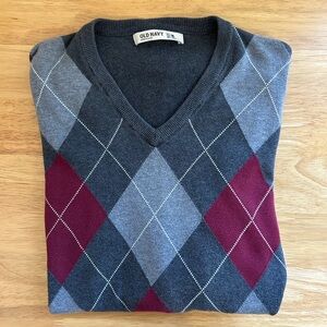 Old Navy Men's V-Neck Argyle Sweater - Gray and Red